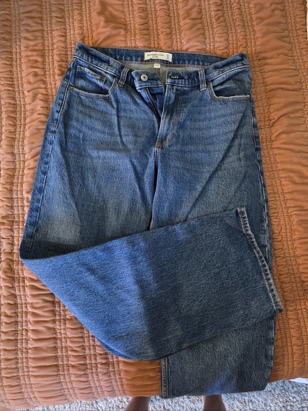 Abercrombie & Fitch Women's Baggy Low Rise Curve Love Dark Blue Denim Jeans